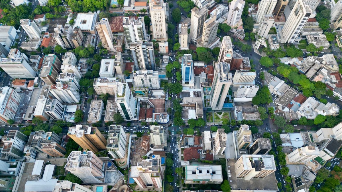 Aerial photograph of Belo Horizonte's urban skyline with lush greenery and high-rise buildings.