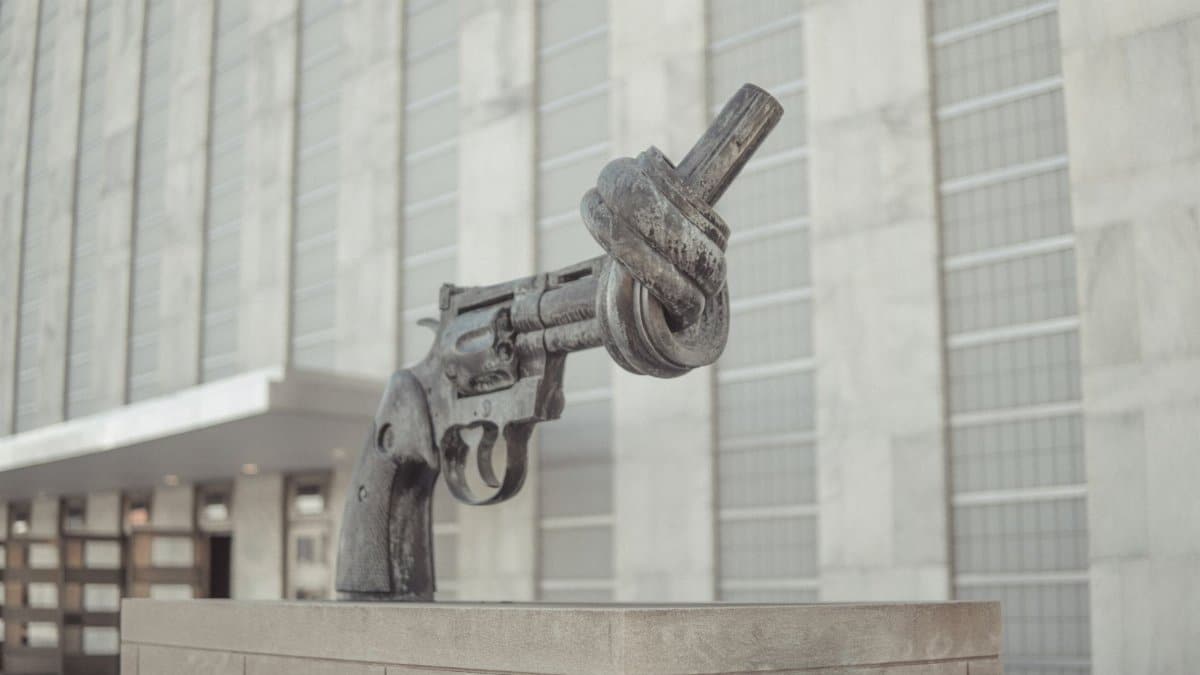 A symbolic sculpture of a knotted gun promoting non-violence at the United Nations in NYC.