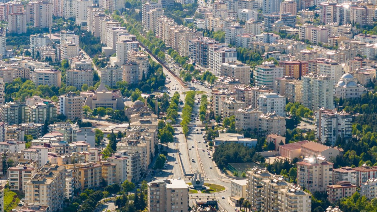A panoramic view of Kahramanmaraş city showcasing urban architecture and bustling streets.