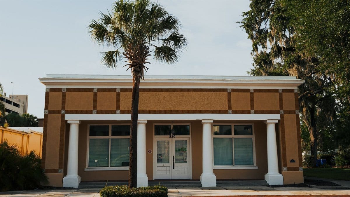 One-storey building with columns and palm tree in Tavares, FL.