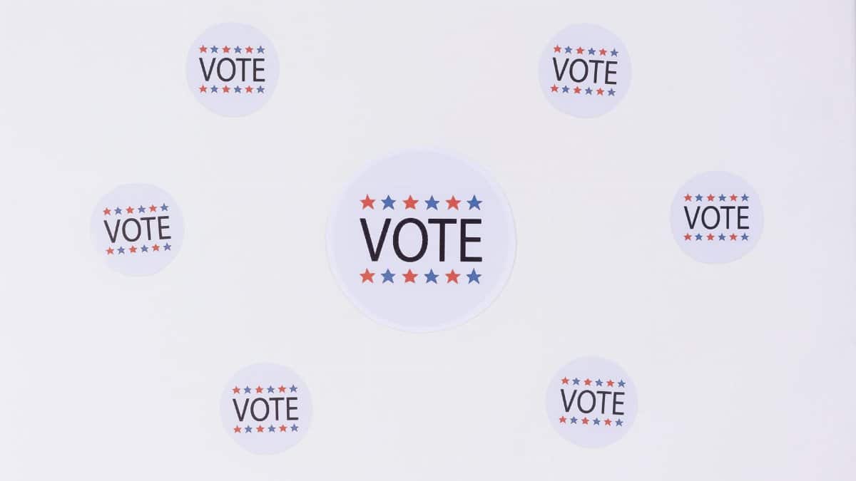Circular stickers with 'Vote' text and stars emphasizing a voting campaign.