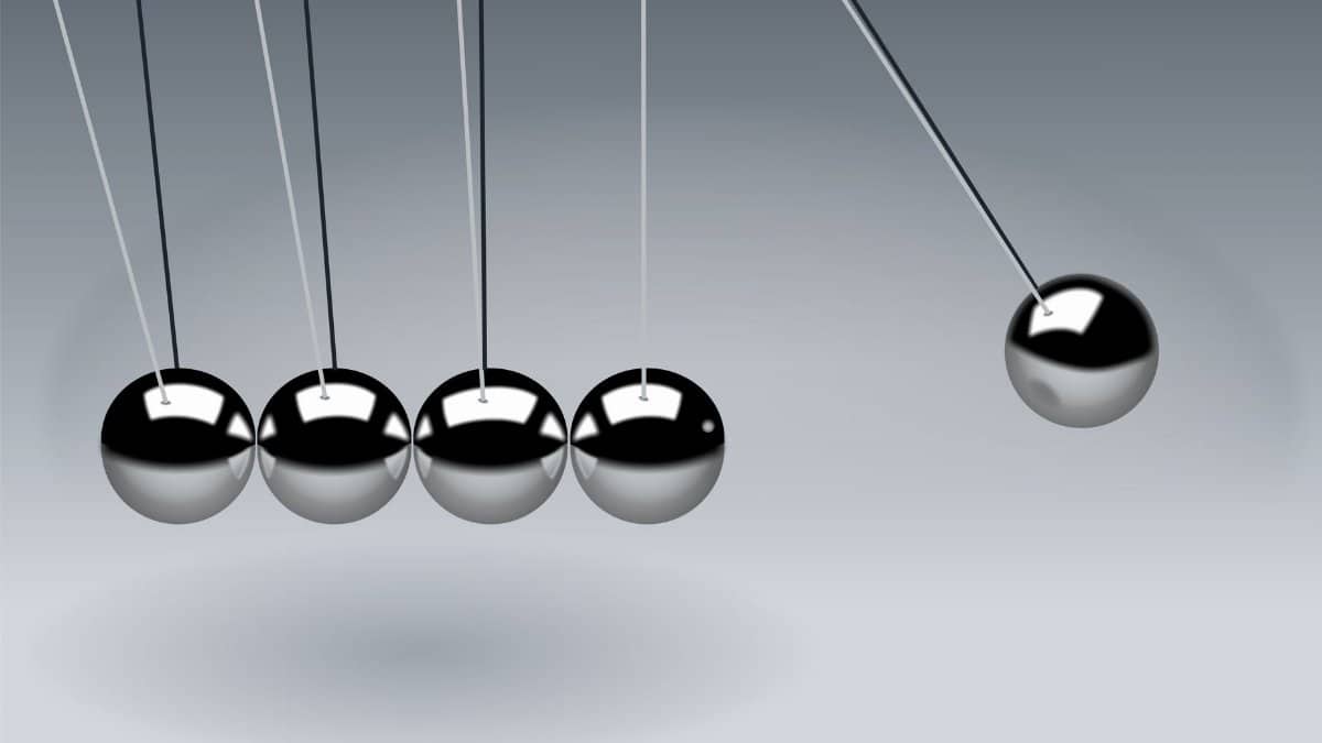 Dynamic illustration of Newton's Cradle showing motion and reflection concepts in physics.