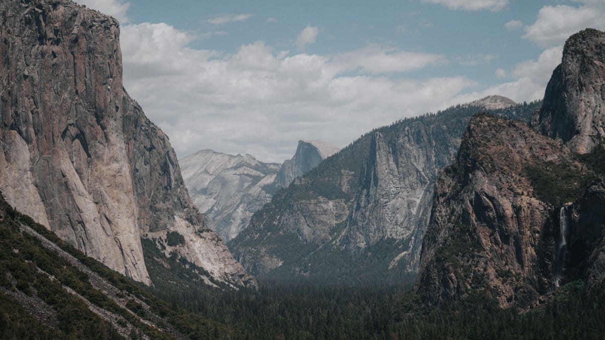 Stunning landscape of Yosemite Valley with El Capitan and lush forest below.