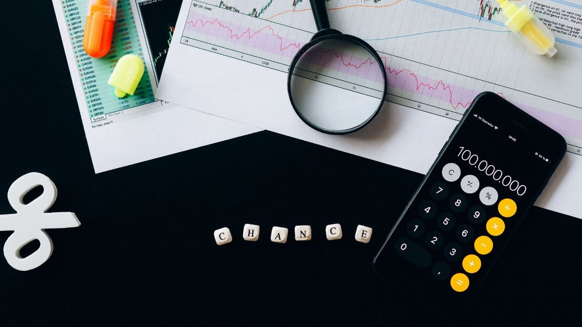 Analyze financial trends using charts, calculator, and data tools.