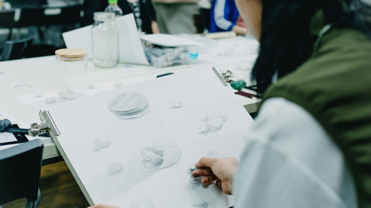 Students sketching a still life arrangement in a Tokyo art class, capturing creative still life moments.