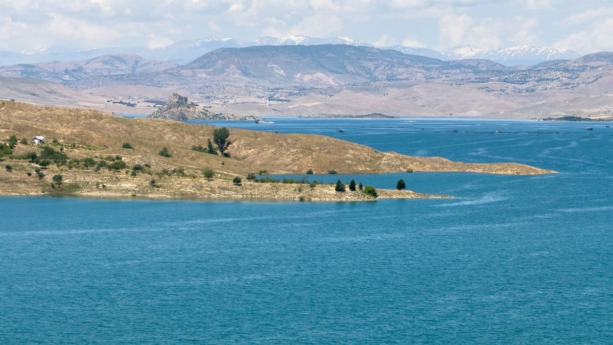Calm blue waters and distant mountains under a clear sky in Elazığ, Türkiye.