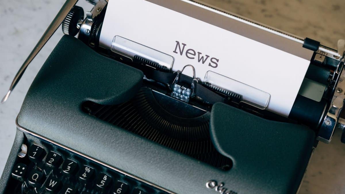 A vintage typewriter with a paper titled 'News', symbolizing journalism and communication.