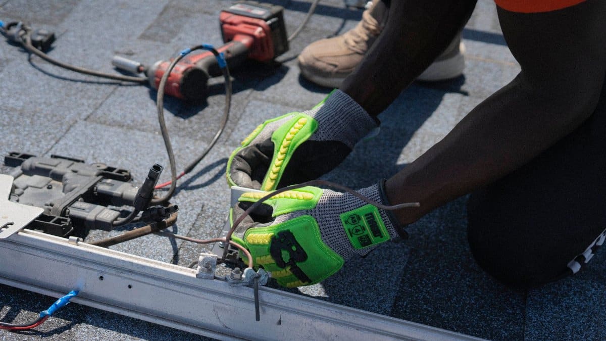 Technician installing solar panels on a roof in Tampa, showcasing clean energy efforts.