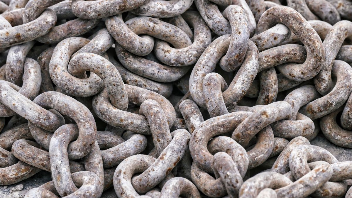 Detailed close-up of tangled rusty metal chains showing intricate texture.