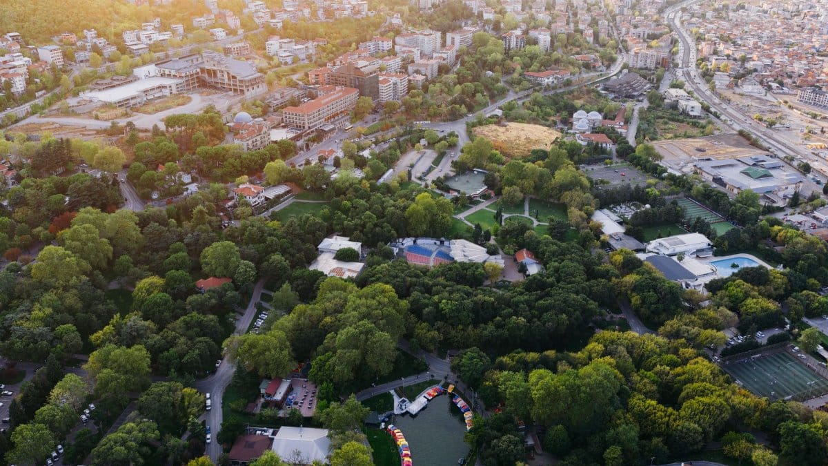 Aerial shot of Bursa showcasing lush parks, urban buildings, and vibrant streets.