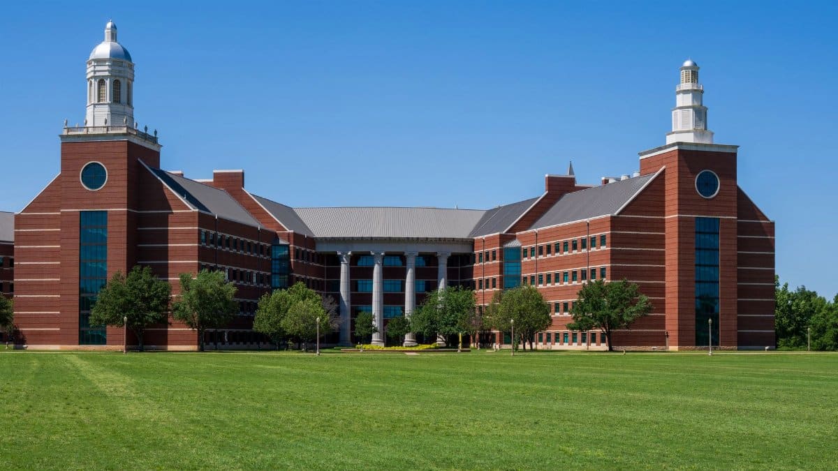 The Bill Daniel Student Center at Baylor University with clear blue sky.