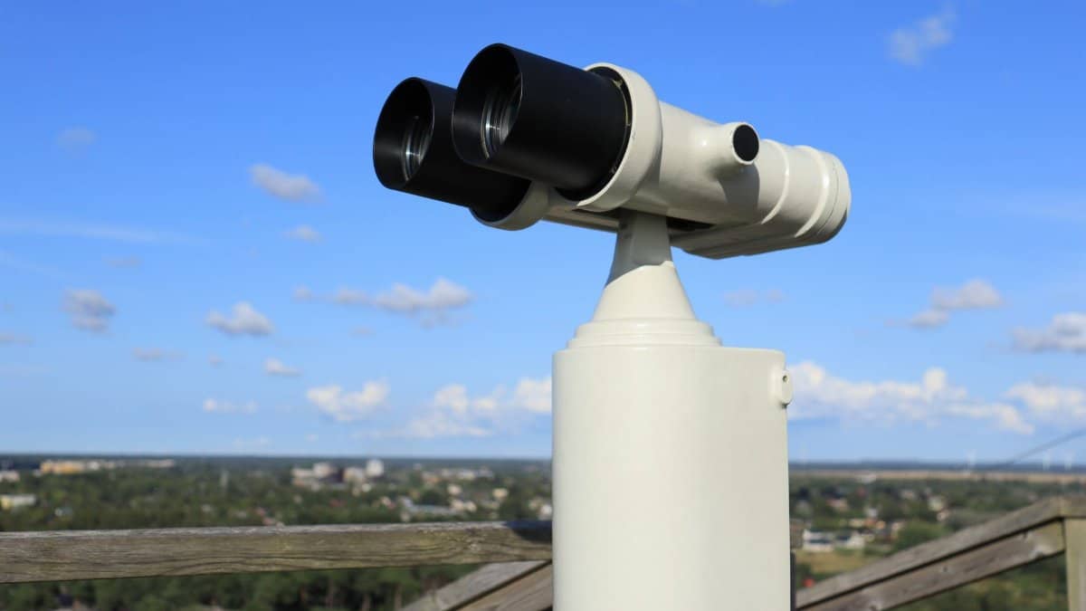 A public telescope offering a stunning daytime view of the city skyline.