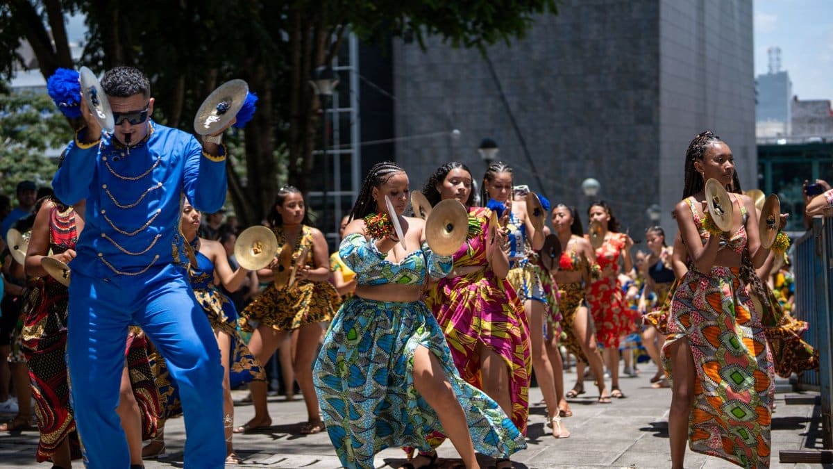 Vibrant parade with traditional costumes and dancers in San José, Costa Rica, celebrating culture.