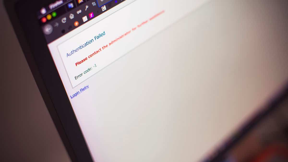Close-up of a computer screen displaying an authentication failed message.