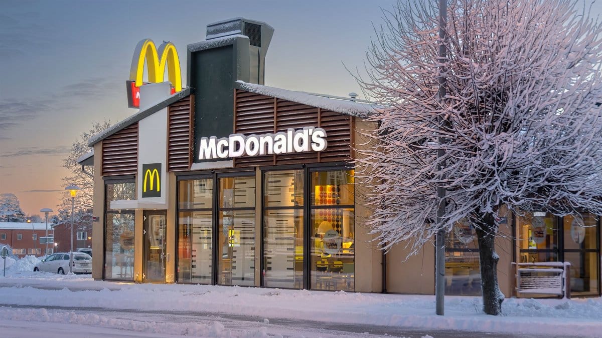A snowy exterior of a McDonald's restaurant in Ludvika, Sweden during winter.