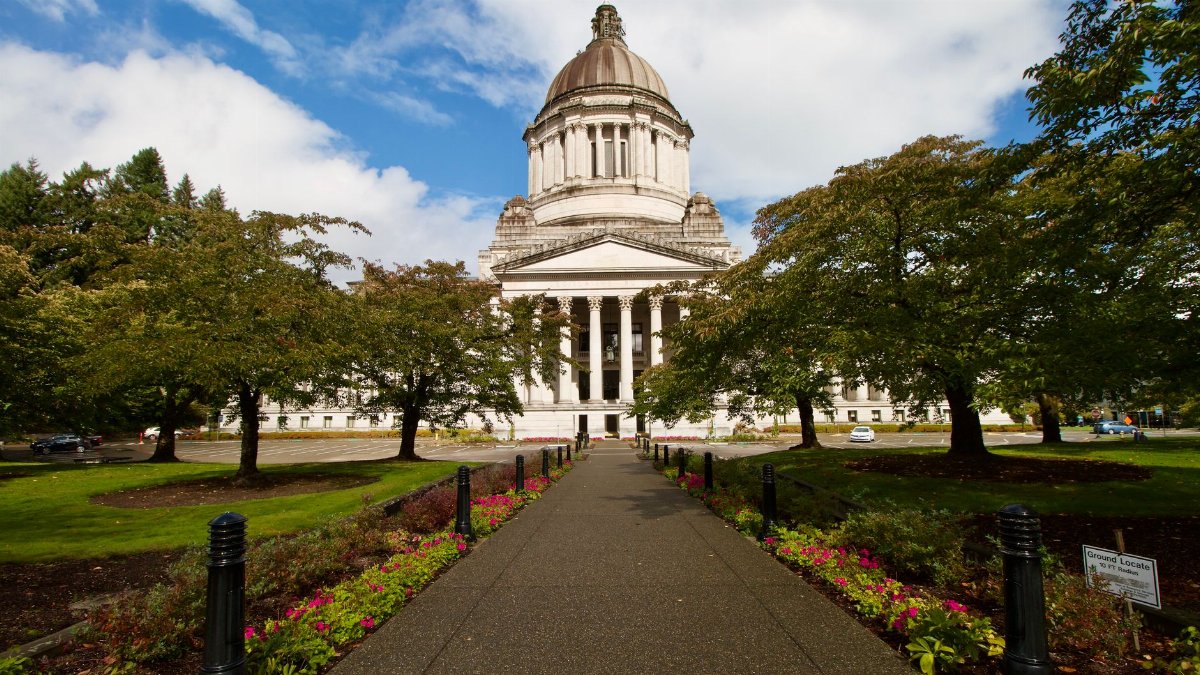 Grand view of the Washington State Capitol building in Olympia surrounded by lush greenery.