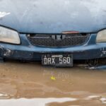 A submerged car in floodwaters in Provincia de Buenos Aires, illustrating severe flooding.