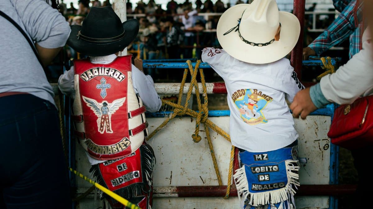 Children prepare for a rodeo event in Atotonilco el Grande, capturing tradition and excitement.