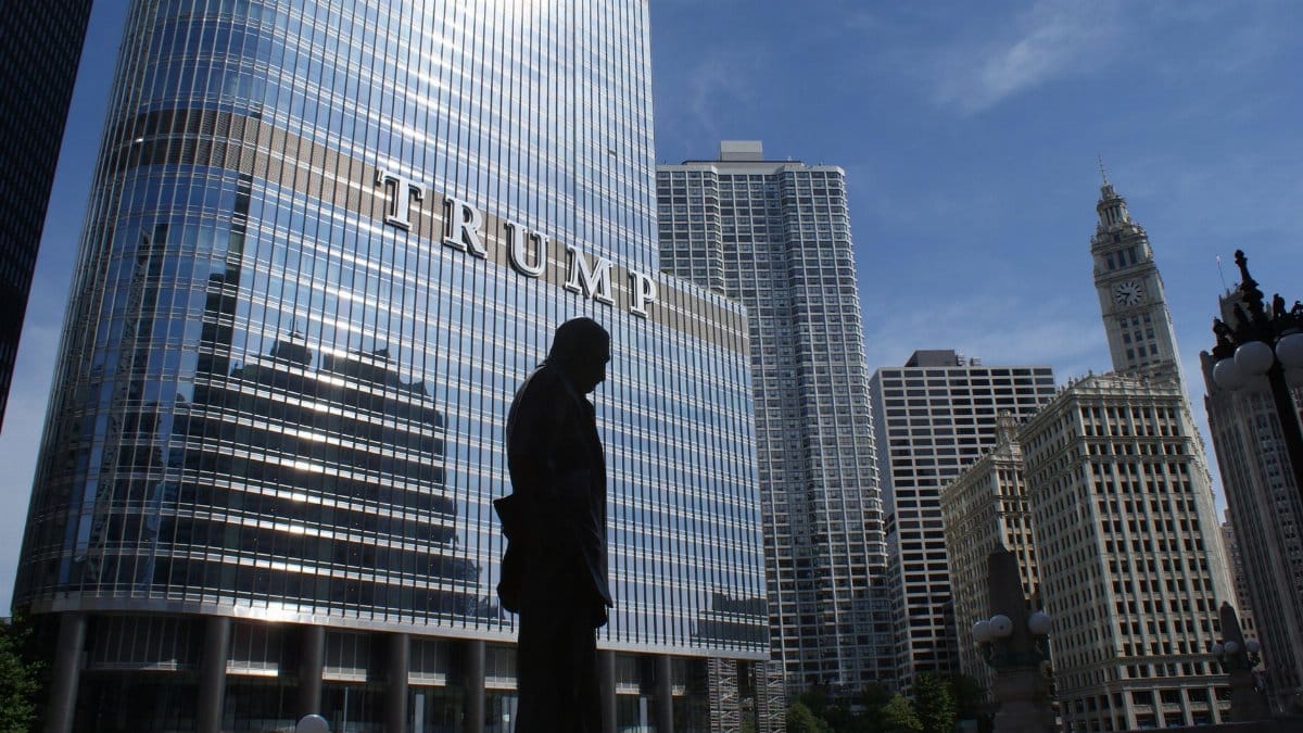 Captivating view of Chicago skyline with Trump Tower reflections and a silhouette in daylight.