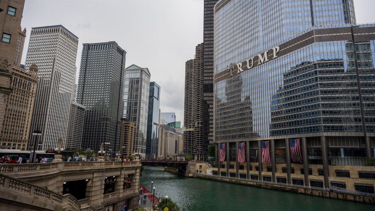Scenic view of Chicago River with iconic skyscrapers and Trump Tower, capturing city life.