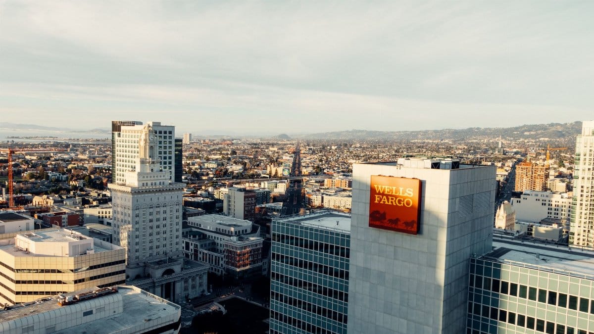 Aerial view of Oakland cityscape featuring Wells Fargo building and urban skyline.