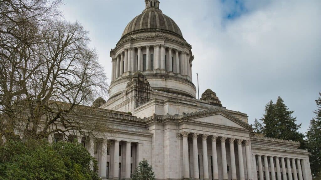 Majestic view of the Washington State Capitol in Olympia with clear skies.
