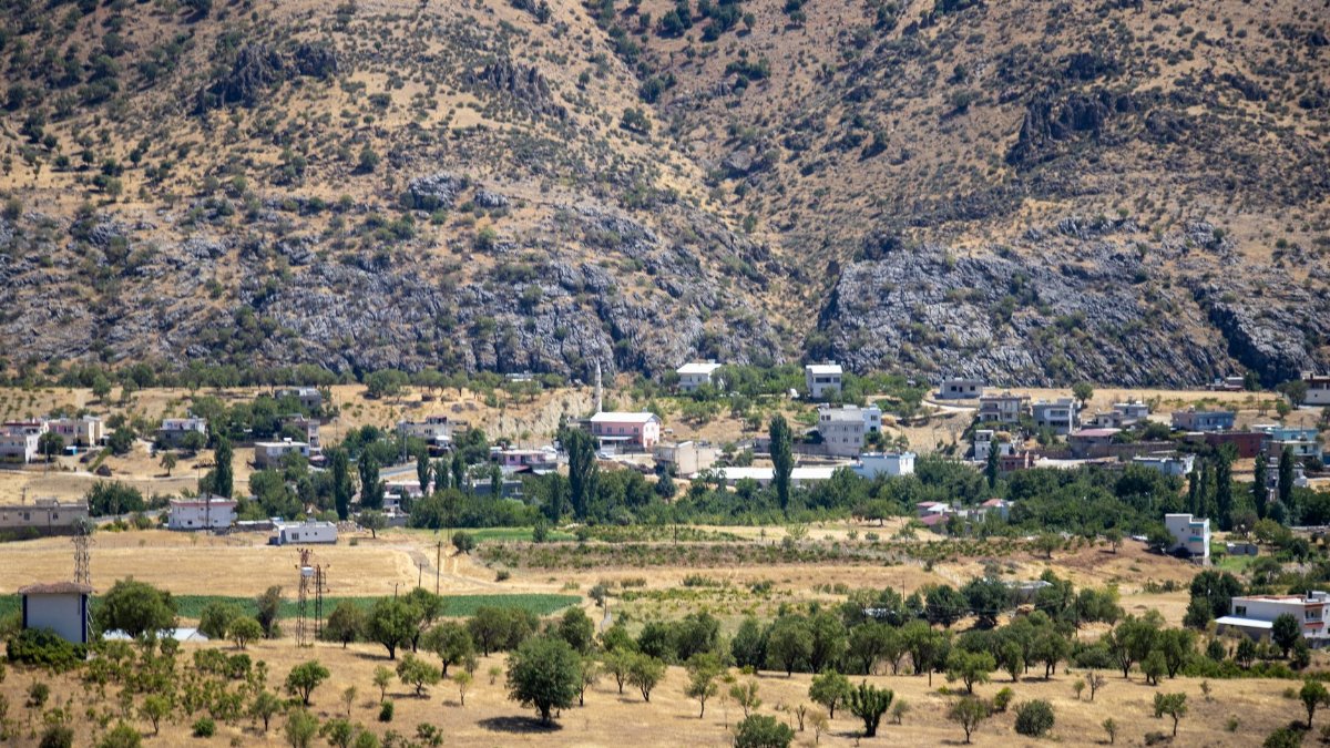 Beautiful scenic view of Çermik town with surrounding hills in Diyarbakır, Türkiye, during a sunny day.