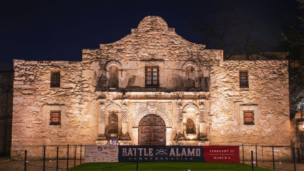 Stunning night view of the Alamo Mission in San Antonio, Texas, beautifully illuminated.