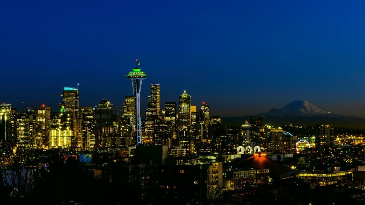 Spectacular view of Seattle skyline featuring the iconic Space Needle at night.