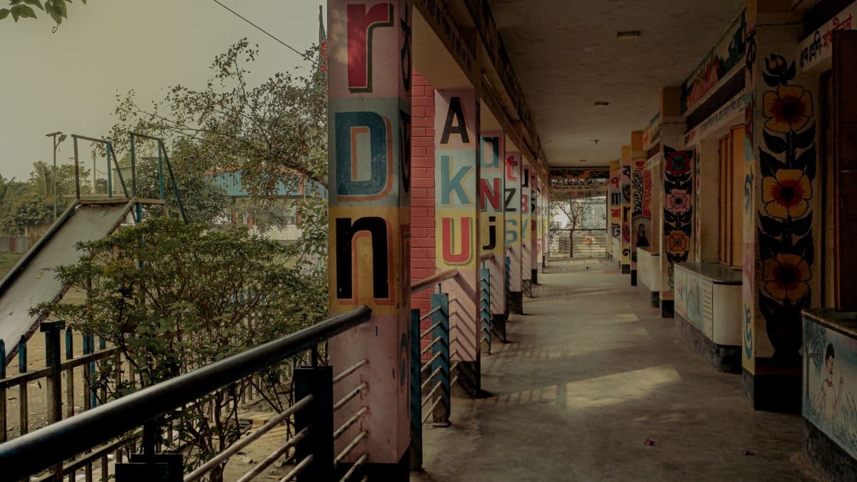 Vibrant corridor with artistic pillars in a Bangladeshi schoolyard.