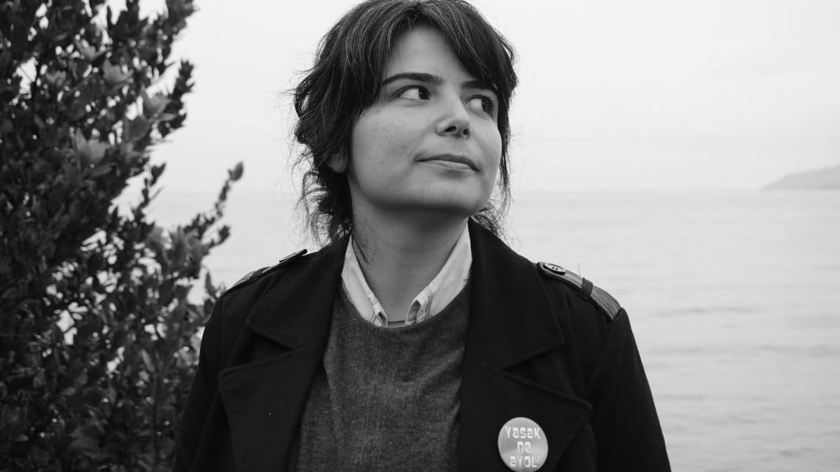 Black and white portrait of a woman by the seaside in Ordu, Turkey.