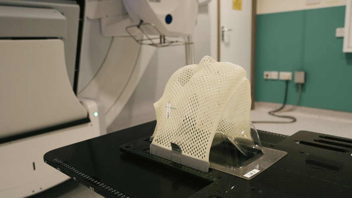 Modern medical equipment setup in a laboratory for precise treatments.