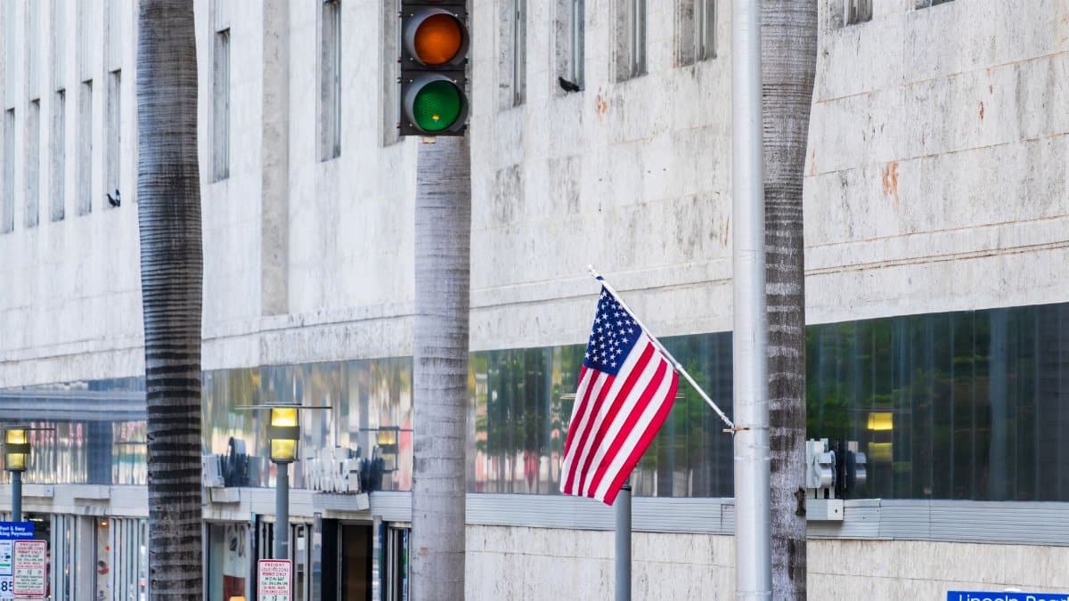 American flag flutters near traffic light on Lincoln Road in Miami Beach.