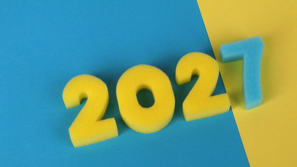 Yellow and blue foam numbers forming 2027 on vibrant blue and yellow background.