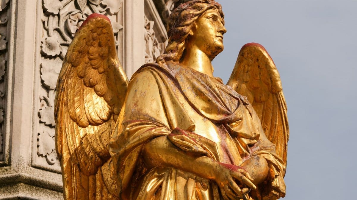 A beautiful golden angel statue in Zagreb, highlighting intricate details and historical artistry.
