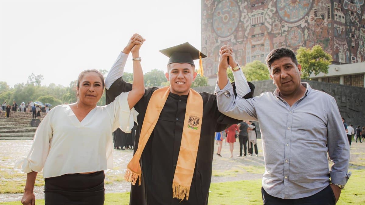 Happy family with graduate at UNAM, Mexico City, proudly celebrating academic success.