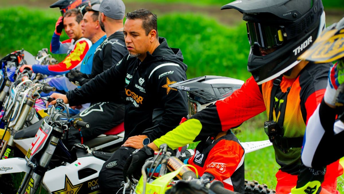 Motocross riders prepare for a thrilling race in Ciudad de México, showcasing skill and adrenaline.