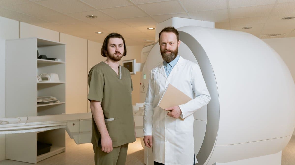 Doctors standing next to an MRI machine showcasing modern medical technology and professionalism.