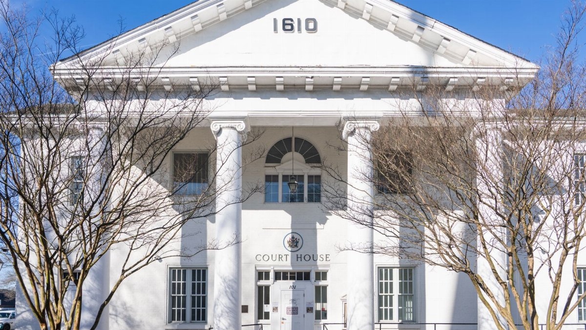 Front view of the historic Hampton Courthouse in Virginia, showcasing Neoclassical architecture.
