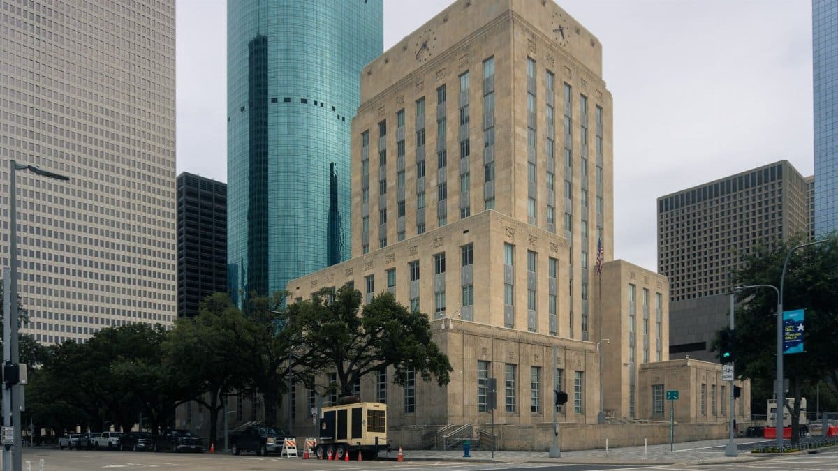 Urban view of Houston's downtown with historic and modern buildings highlighting the skyline.
