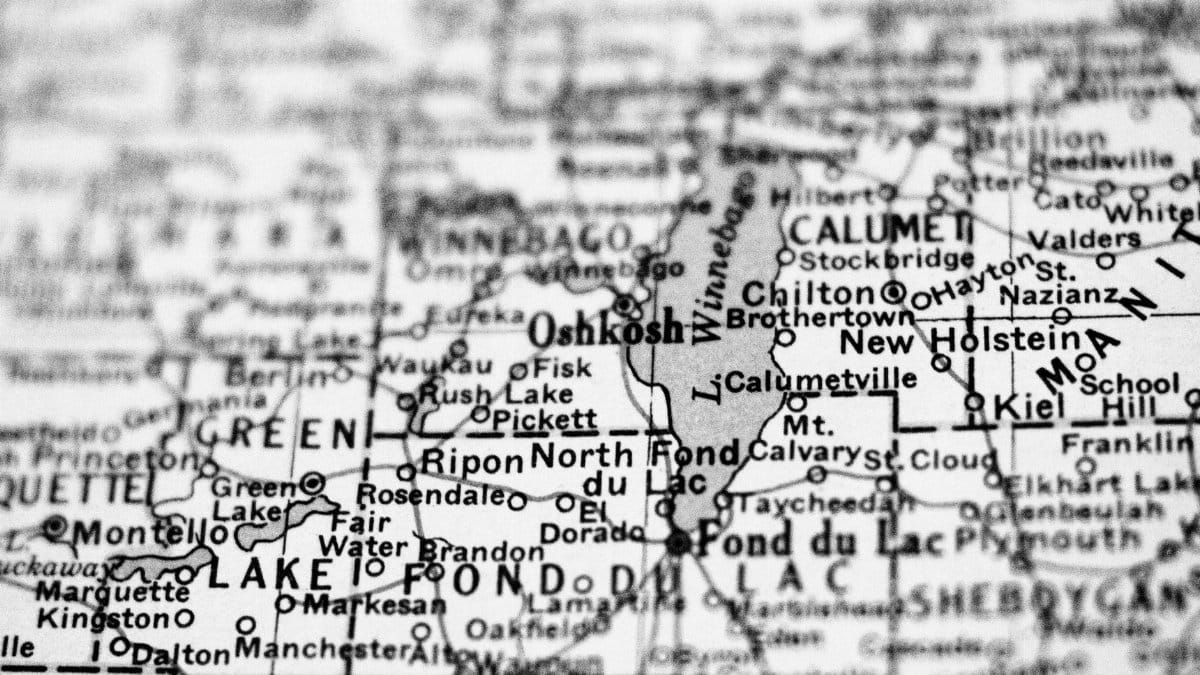 Close-up of Oshkosh, Wisconsin on a detailed black and white map.