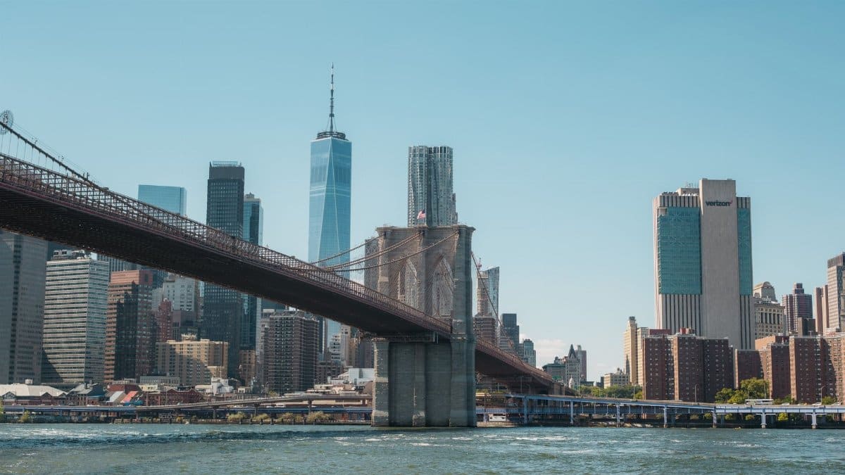 Scenic view of Brooklyn Bridge and New York City skyline with One World Trade Center.