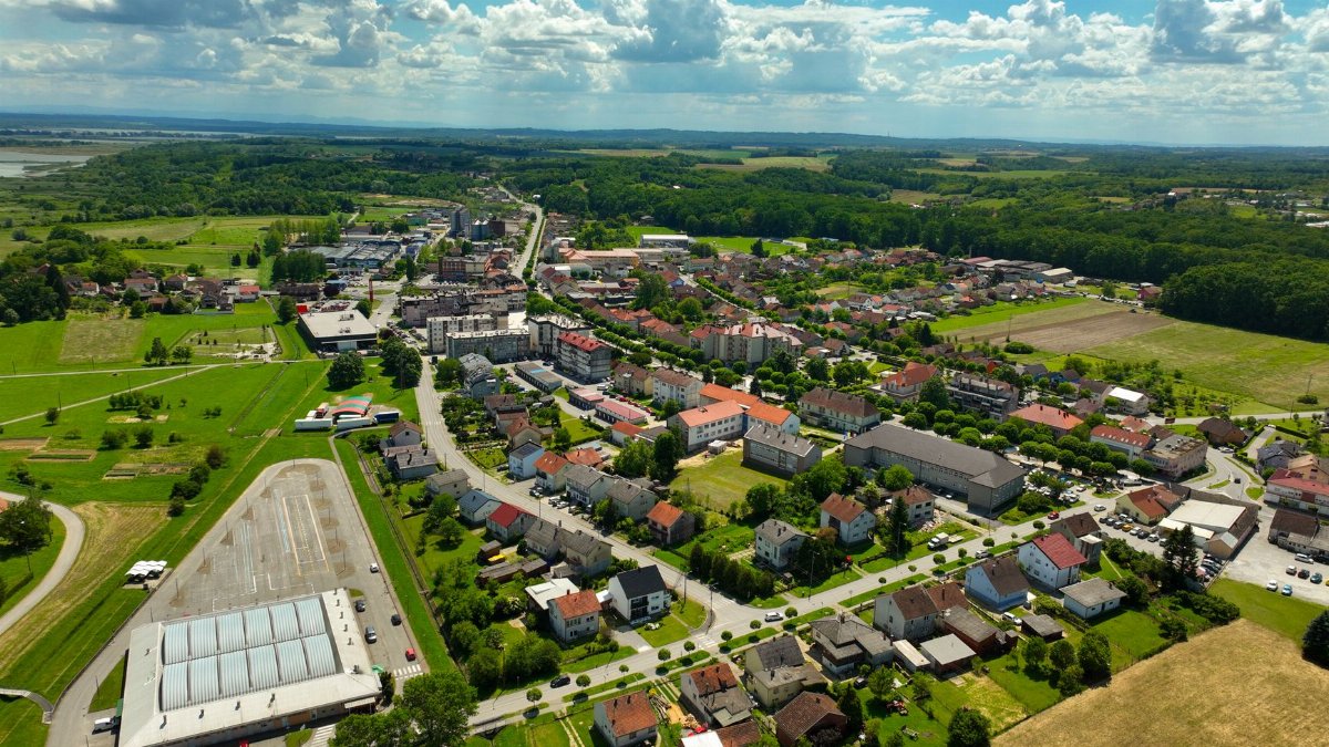 Vibrant aerial photograph showcasing the town of Garešnica, Croatia with lush greenery and clear skies.