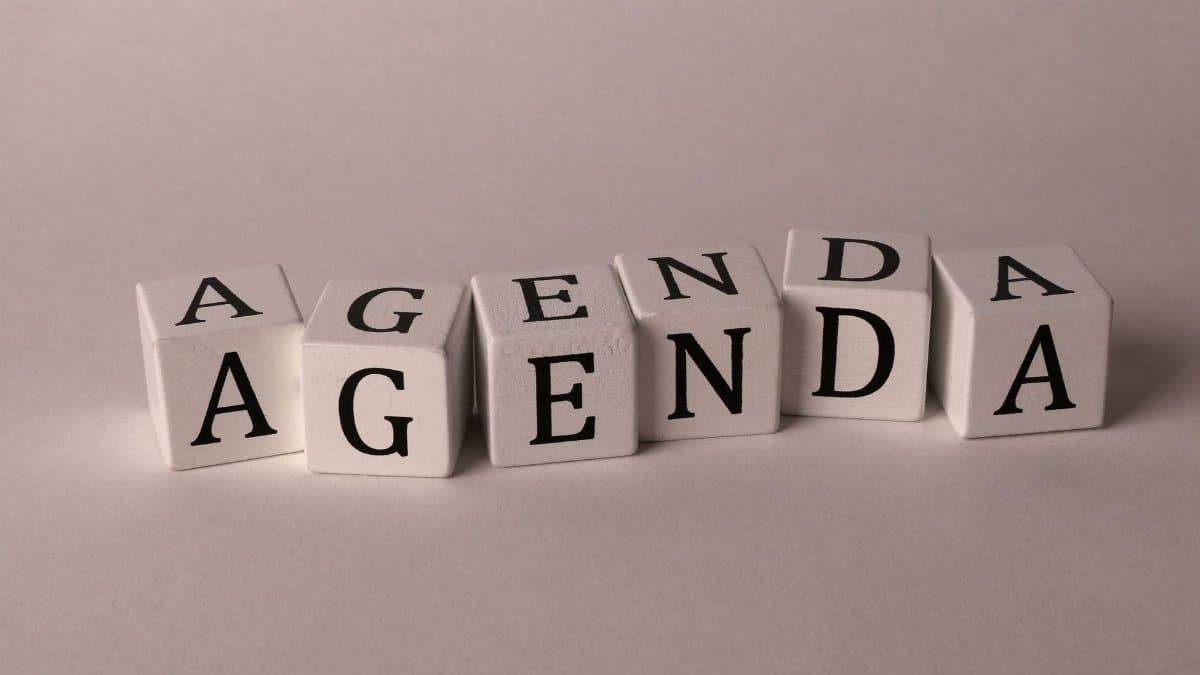White cubes spelling 'AGENDA' symbolize business strategy and planning concepts.
