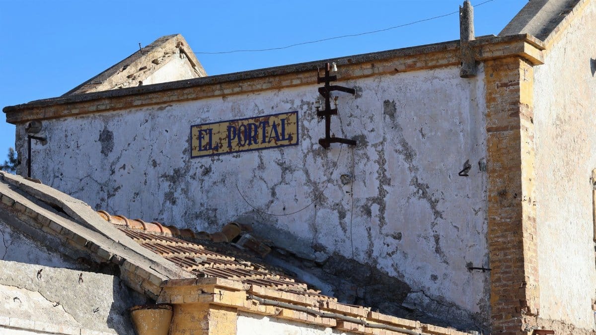 Explore the rustic charm of the abandoned El Portal railway station in Andalucía, Spain.