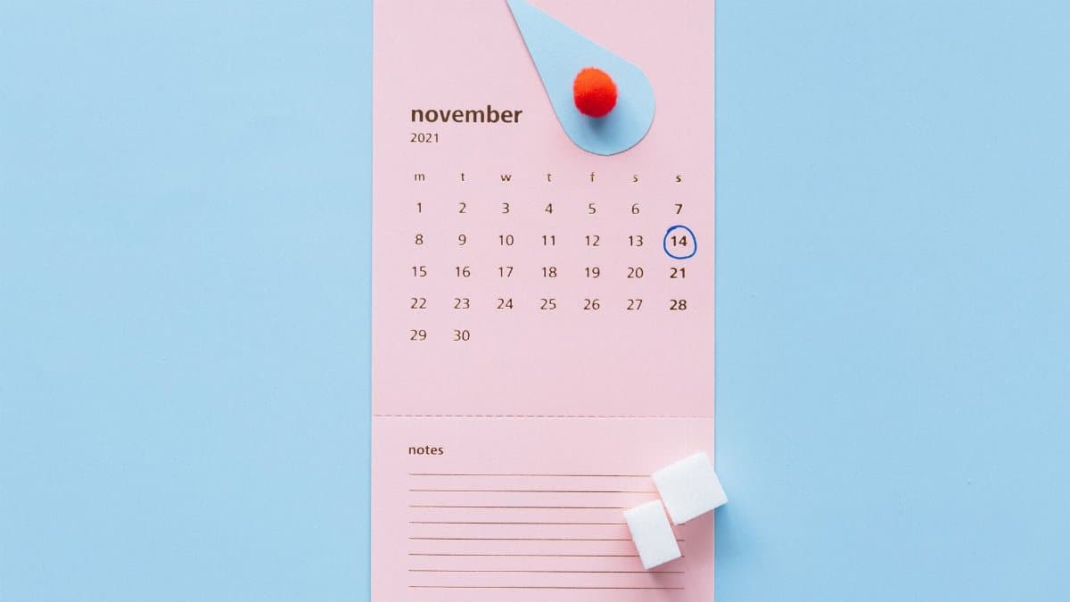 Calendar with November 2021 highlighting World Diabetes Day, a symbol for diabetes awareness.