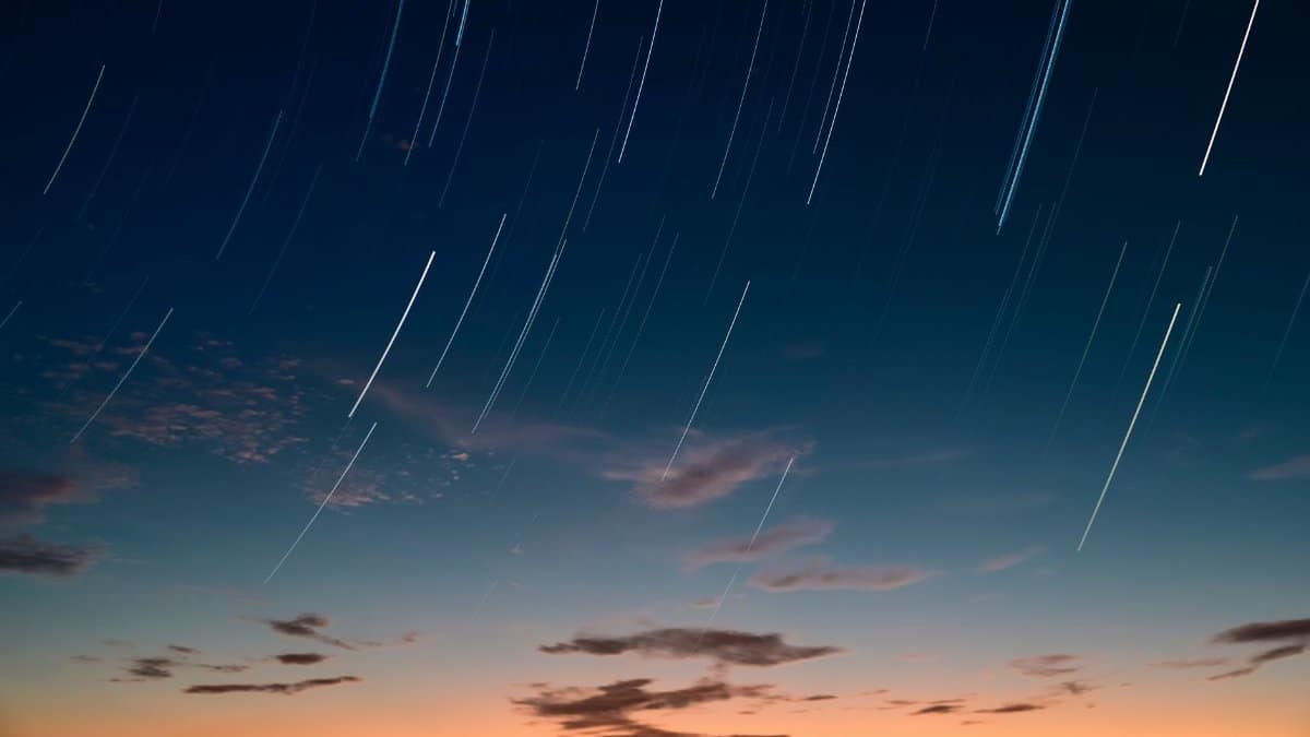 Capturing a serene star trail over a colorful sunset sky, enhancing twilight beauty.