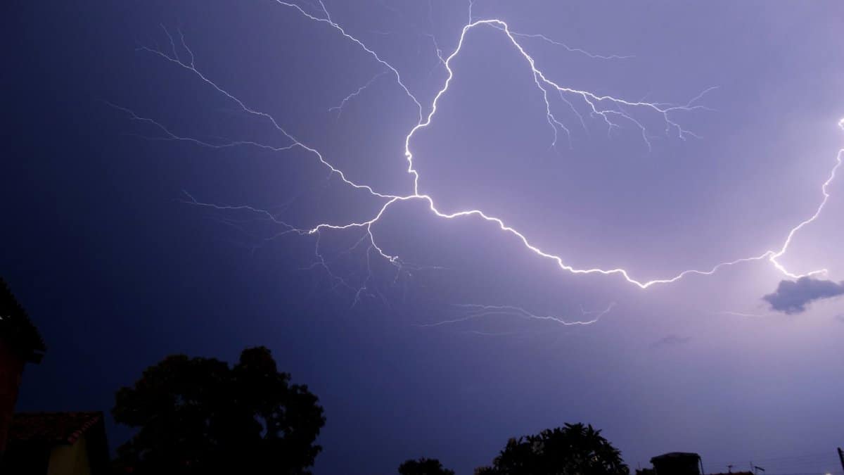 Captivating lightning bolts illuminate the sky over Palmas, Tocantins, captured in a stunning night storm.