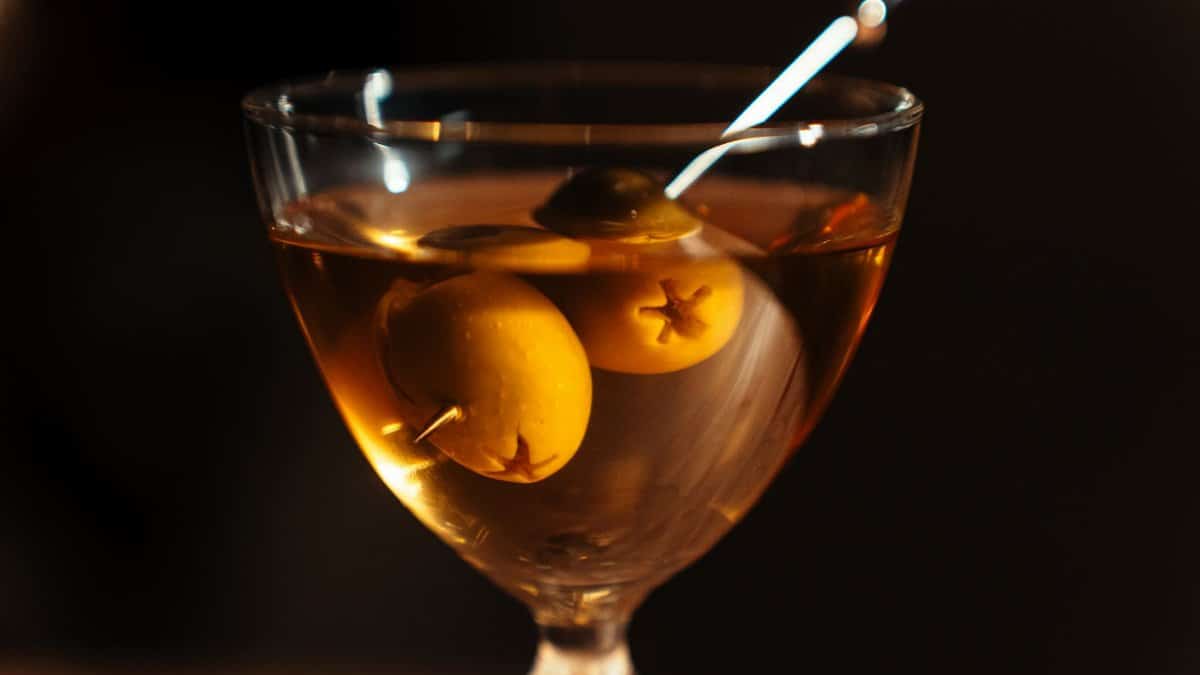 A close-up of a classic martini with olives, beautifully presented in a Tokyo cocktail bar.