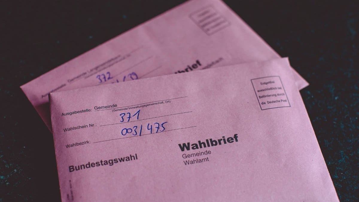 Close-up of German election ballot envelopes for the Bundestag election, showcasing voting documents.
